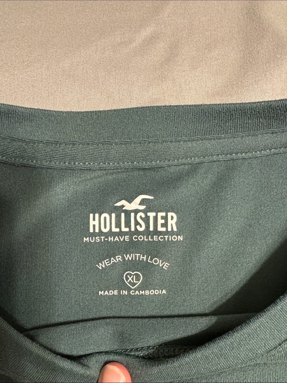 Hollister Must Have Collection Green Long Sleeve Tee - Picture 2 of 2